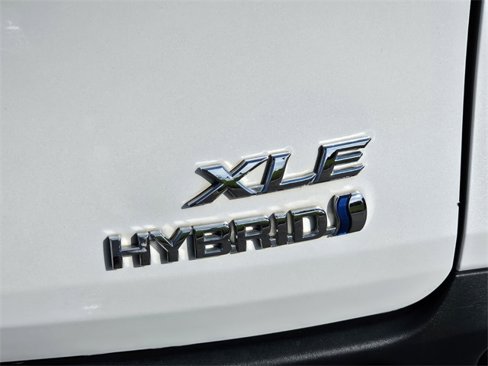Used 2024 Toyota Sienna XLE image 15