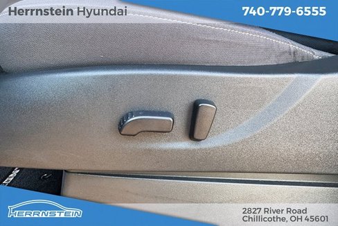 Used 2024 Nissan Frontier SV w/ SV Convenience Package image 23