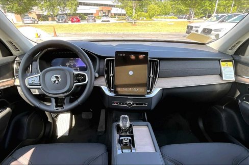 New 2026 Volvo XC90 B5 Core w/ Protection Package Premier image 7