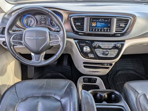 Used 2018 Chrysler Pacifica Touring-L image 27