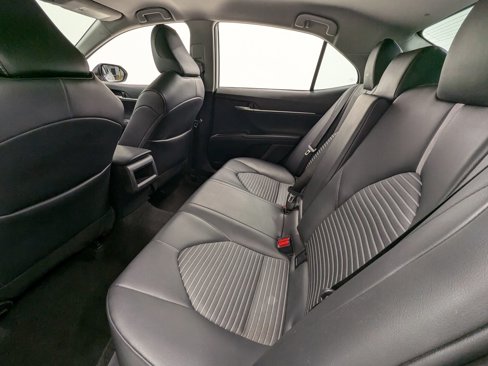 Used 2024 Toyota Camry SE image 19