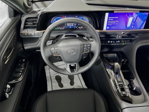 Certified 2025 Toyota Crown Signia image 19