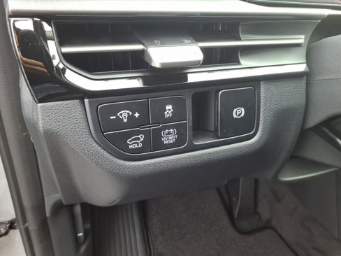 New 2026 Kia Sportage EX image 17