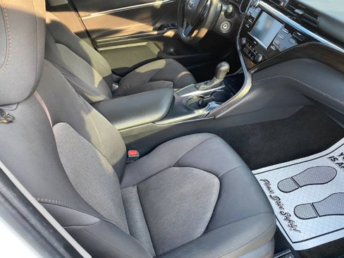 Used 2020 Toyota Camry LE image 6