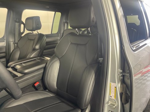 Used 2024 Jeep Wagoneer Series II image 25