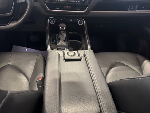 Used 2024 Toyota Grand Highlander XLE image 31