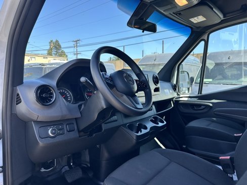 Used 2024 Mercedes-Benz Sprinter 2500 image 9