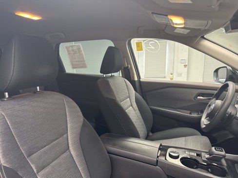 Used 2023 Nissan Rogue SV image 10