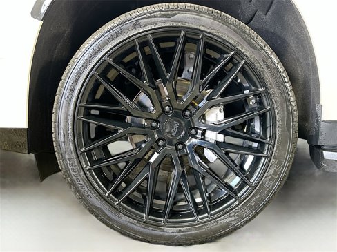 Used 2022 Cadillac Escalade ESV Luxury w/ LPO, Illumination Package image 32