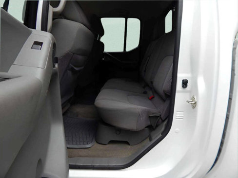 Used 2016 Nissan Frontier SV image 31