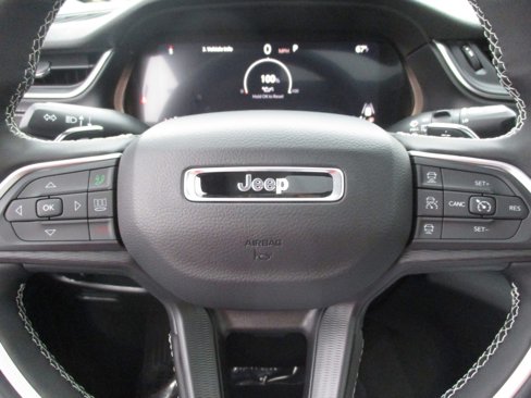 New 2025 Jeep Grand Cherokee Altitude image 16