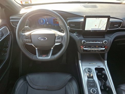 Used 2020 Ford Explorer ST w/ ST Street Pack image 14