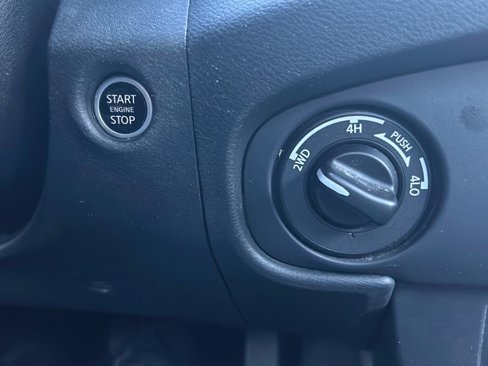 Used 2023 Nissan Frontier PRO-4X image 23