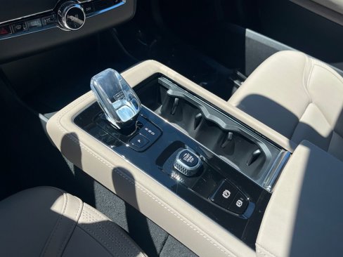 New 2026 Volvo XC90 B6 Plus w/ Protection Package Premier image 29
