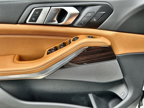 New 2026 BMW X5 xDrive50e w/ M Sport Package image 17