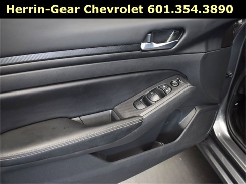 Used 2024 Nissan Altima 2.5 SV image 11
