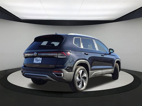 New 2025 Volkswagen Taos SE image 7