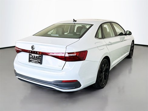 Used 2025 Volkswagen Jetta SE image 7