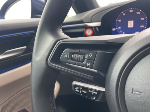 Used 2025 Porsche Macan 4 Electric image 38