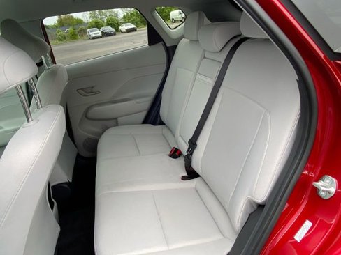 Used 2025 Hyundai Kona SEL image 24