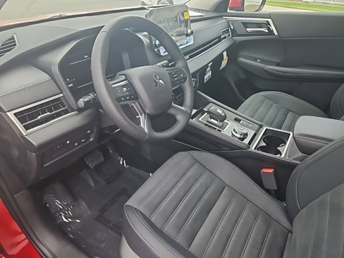 New 2025 Mitsubishi Outlander SE image 17