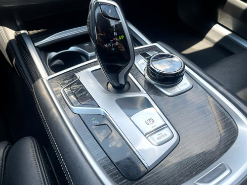 Used 2021 BMW 740i w/ Premium Package image 15