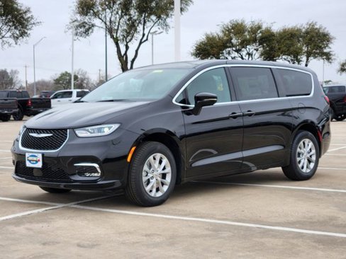 New 2025 Chrysler Pacifica Select image 2