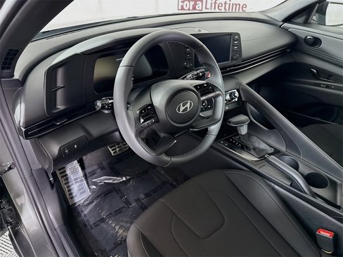 Certified 2025 Hyundai Elantra Sport image 17