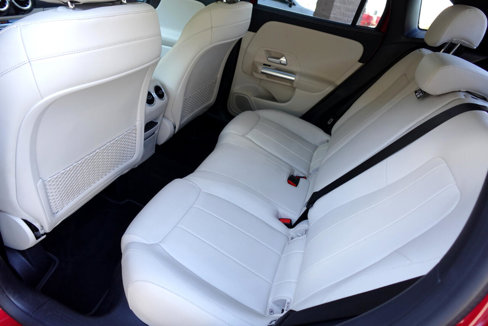 Used 2021 Mercedes-Benz GLA 250 4MATIC w/ Premium Package image 11