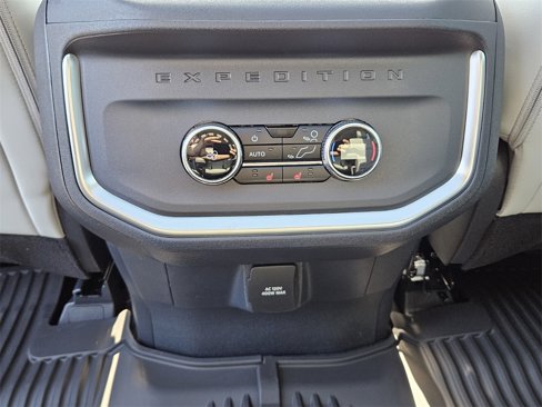 New 2025 Ford Expedition Platinum image 8