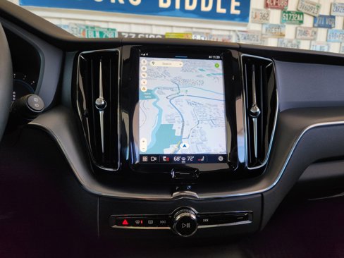 Used 2022 Volvo XC60 B5 Momentum image 8
