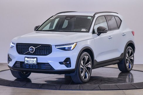 Certified 2025 Volvo XC40 B5 Ultra w/ Climate Package image 1