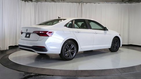 Used 2023 Volkswagen Jetta SE image 9