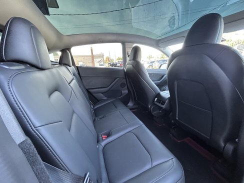 Used 2022 Tesla Model Y Long Range image 22