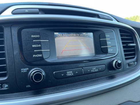 Used 2016 Kia Sorento LX image 11