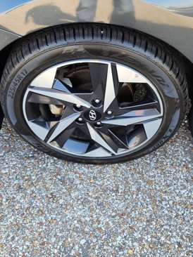 Used 2021 Hyundai Elantra Limited w/ Cargo Package image 13