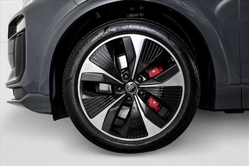 Certified 2025 Audi SQ6 e-tron Prestige image 9