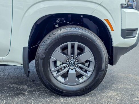 Used 2025 Nissan Frontier SV image 29