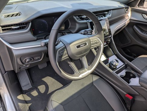 New 2025 Jeep Grand Cherokee L Laredo image 10
