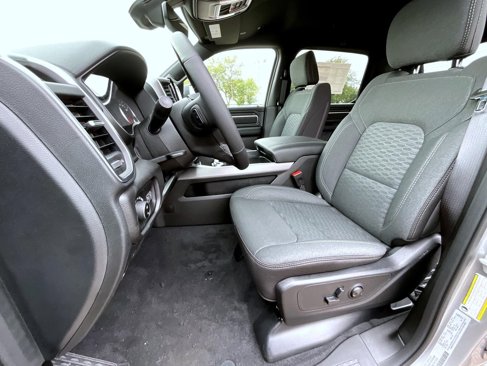 New 2026 RAM 1500 4x4 Crew Cab image 11