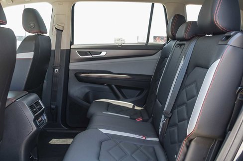 New 2025 Volkswagen Atlas Peak Edition SE image 19