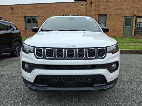 New 2025 Jeep Compass Latitude image 2