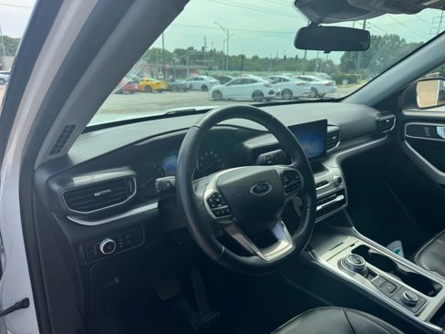 Used 2021 Ford Explorer XLT w/ Equipment Group 202A image 3