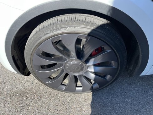 Used 2025 Tesla Model Y Performance image 18