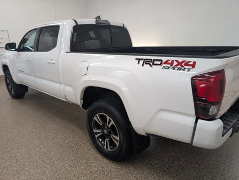 Used 2019 Toyota Tacoma TRD Sport image 3