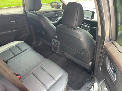 Used 2022 Nissan Rogue SL w/ SL Premium Package image 13