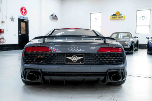 Used 2022 Audi R8 V10 w/ Premium Package image 8