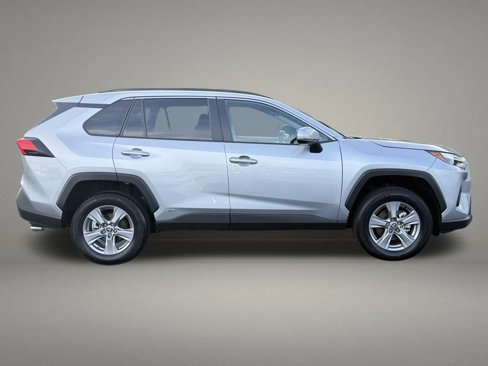 Used 2025 Toyota RAV4 XLE image 6