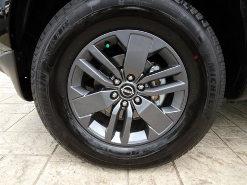 Certified 2025 Nissan Frontier SV image 10