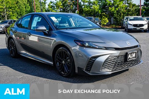 Used 2025 Toyota Camry SE image 4